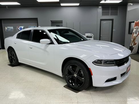 Used 2017 Dodge Charger SXT w/ AWD Plus Group image 2
