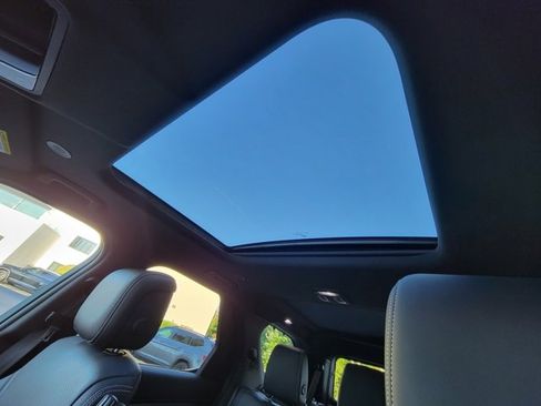 Used 2024 Land Rover Discovery Dynamic SE image 43