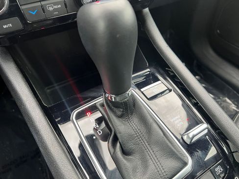 Used 2025 Jeep Compass Limited image 41