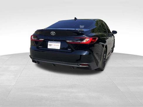 Used 2025 Toyota Camry SE image 5