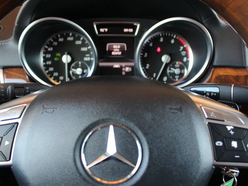 Used 2013 Mercedes-Benz GL 450 4MATIC image 32