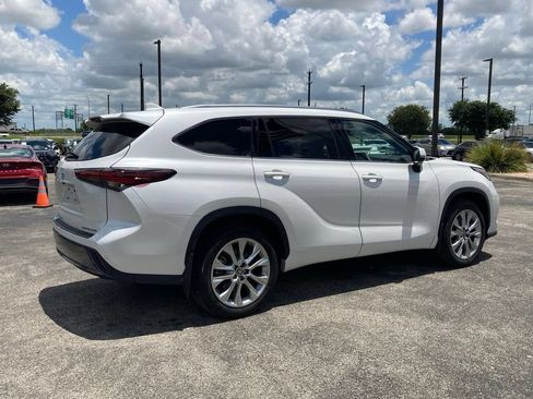 Used 2024 Toyota Highlander Limited AWD/4WD image 5