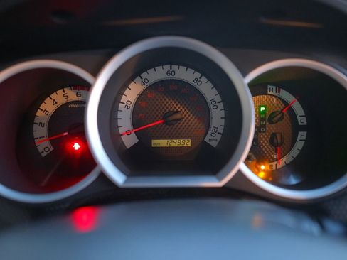 Used 2011 Toyota Tacoma PreRunner w/ SR5 Pkg #2 image 13