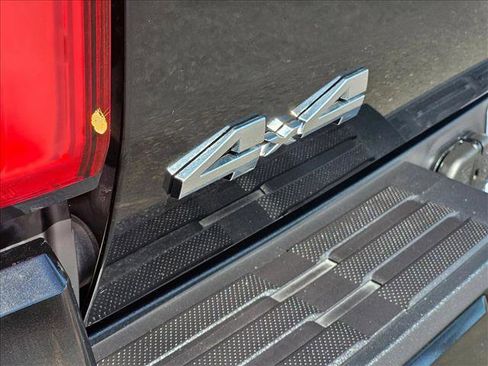 Used 2025 Toyota Tacoma SR5 AWD/4WD image 10