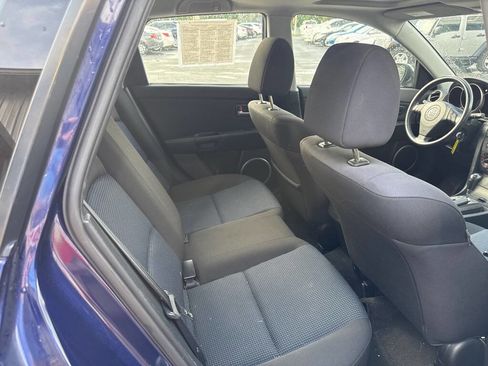 Used 2005 MAZDA MAZDA3 s w/ Moonroof & 6-CD Pkg image 12