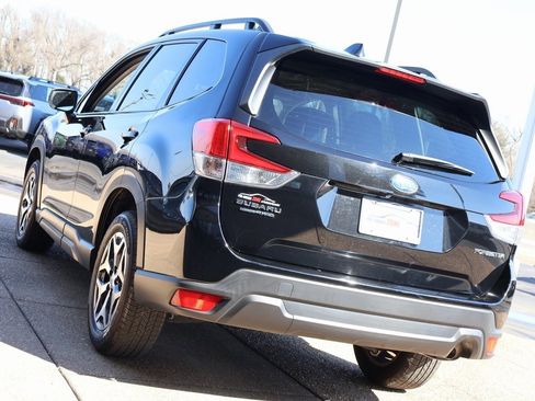 Used 2023 Subaru Forester Premium image 4