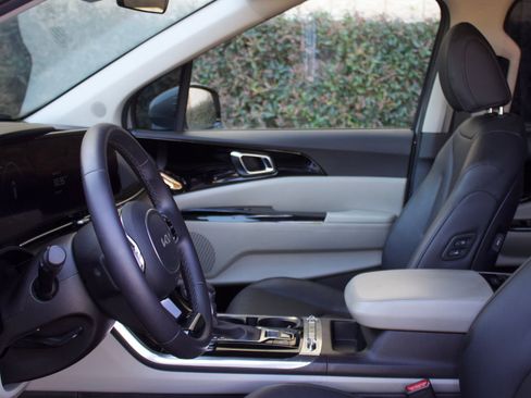 Used 2024 Kia Carnival SX FWD image 12