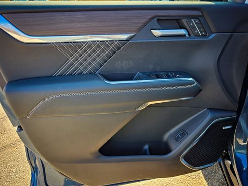 New 2026 GMC Acadia Denali w/ Super Cruise Package image 9