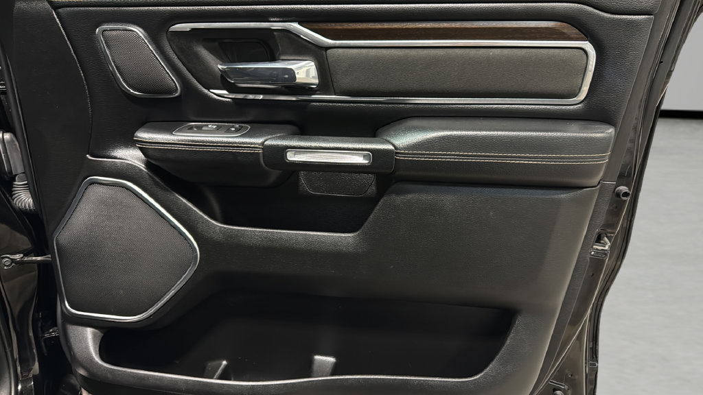 Used 2022 RAM 1500 Laramie AWD/4WD image 9