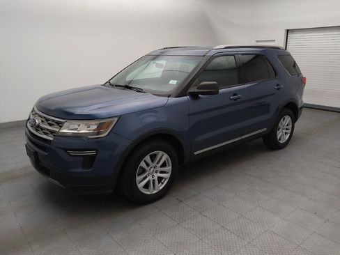 Used 2018 Ford Explorer XLT image 2