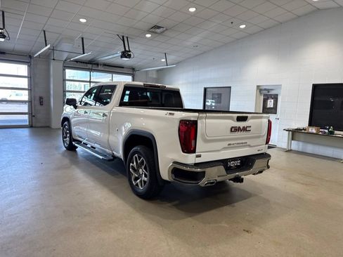 Used 2023 GMC Sierra 1500 SLT AWD/4WD image 5