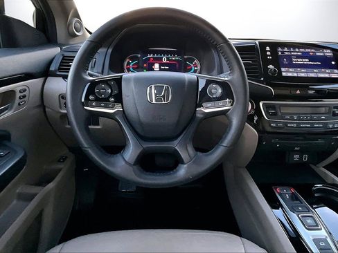 Used 2019 Honda Pilot Touring image 11