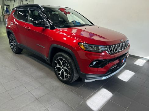 Used 2025 Jeep Compass Limited AWD/4WD image 2