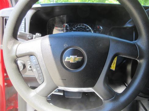 Used 2017 Chevrolet Express 2500 RWD image 34