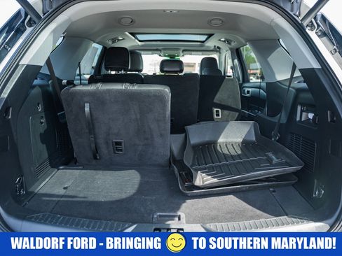 Used 2022 Ford Explorer XLT w/ Equipment Group 202A AWD/4WD image 11