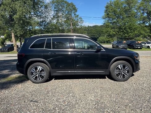 New 2025 Mercedes-Benz GLB 250 4MATIC image 11