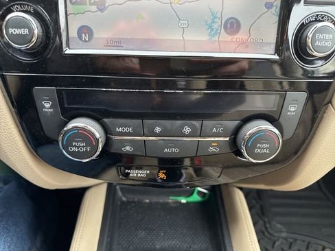 Used 2017 Nissan Rogue SL w/ SL Premium Package image 26