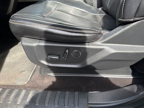Used 2018 Ford F150 Lariat w/ Equipment Group 502A Luxury AWD/4WD image 17