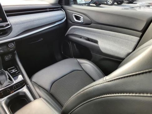 Used 2022 Jeep Compass Latitude image 18