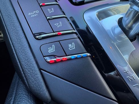 Used 2015 Porsche Cayenne S image 22