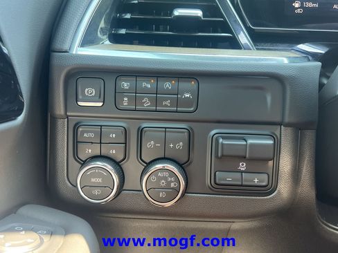 Used 2025 Chevrolet Tahoe High Country AWD/4WD image 16
