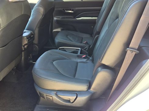 Used 2025 Toyota Grand Highlander AWD image 13