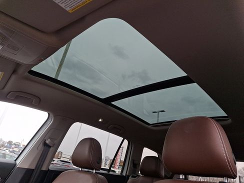 Certified 2022 Volkswagen Atlas SEL R-Line image 15