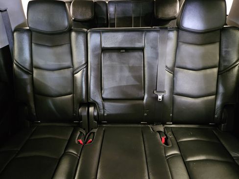 Used 2020 Cadillac Escalade ESV Premium Luxury image 42