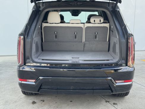 New 2025 Cadillac Escalade IQ Sport 1 w/ LPO, ONYX Package image 9