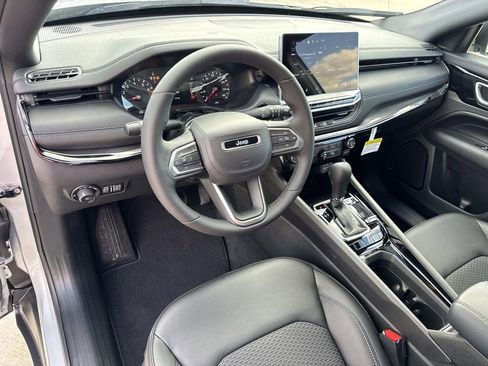 New 2026 Jeep Compass Latitude image 37