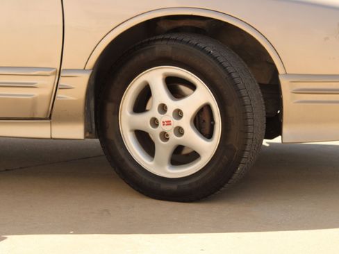 Used 1997 Oldsmobile Cutlass Supreme SL FWD image 35