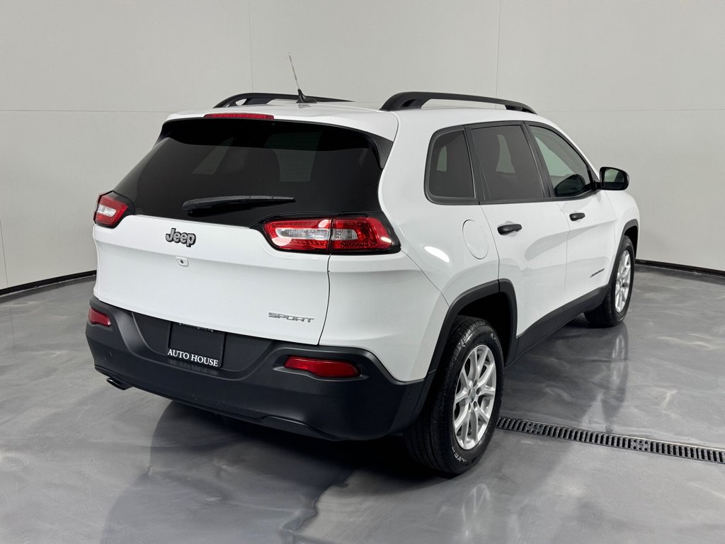 Used 2016 Jeep Cherokee Sport FWD image 5