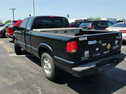 Used 2001 Chevrolet S10 Pickup LS w/ Preferred Equipment Group AWD/4WD image 4