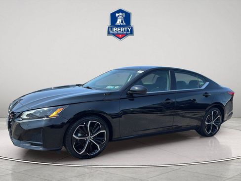 Used 2024 Nissan Altima 2.5 SR FWD image 3