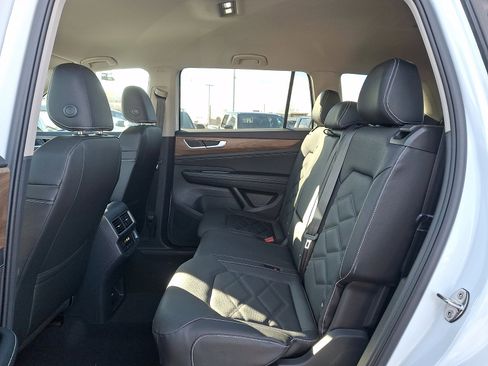 New 2026 Volkswagen Atlas SE image 6