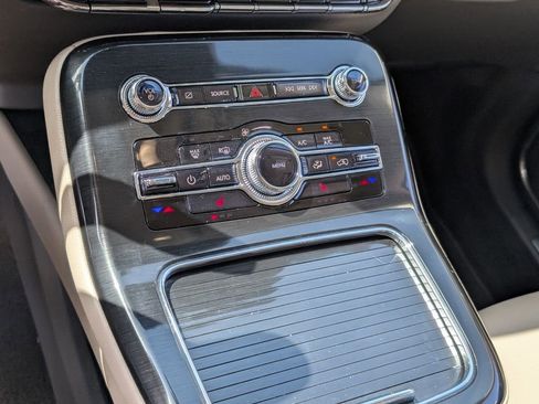 Used 2022 Lincoln Nautilus FWD w/ Premium Package image 21