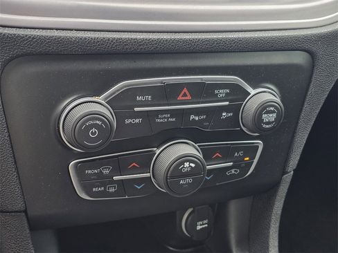 Used 2023 Dodge Charger SXT image 19