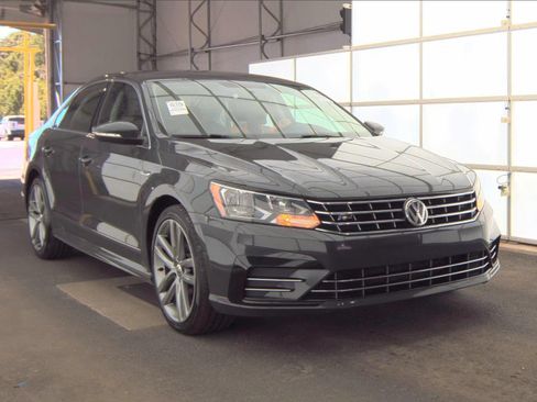 Used 2017 Volkswagen Passat 1.8T R-Line FWD image 2