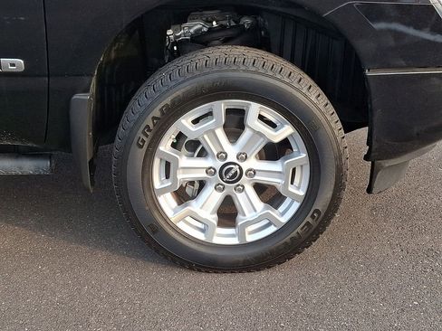 Certified 2023 Nissan Titan SV w/ SV Convenience Package image 8