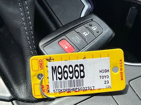 Used 2023 Toyota Highlander LE image 10