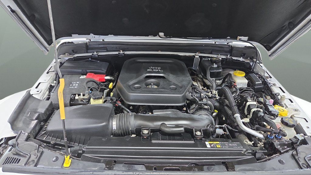 Used 2018 Jeep Wrangler Unlimited Sahara w/ Safetytec Group AWD/4WD image 27