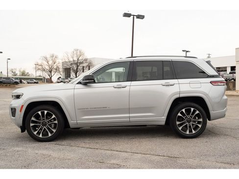 Used 2023 Jeep Grand Cherokee Overland image 4