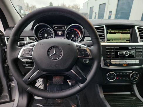 Used 2016 Mercedes-Benz GL 320 BlueTEC 4MATIC w/ Premium I Package image 9