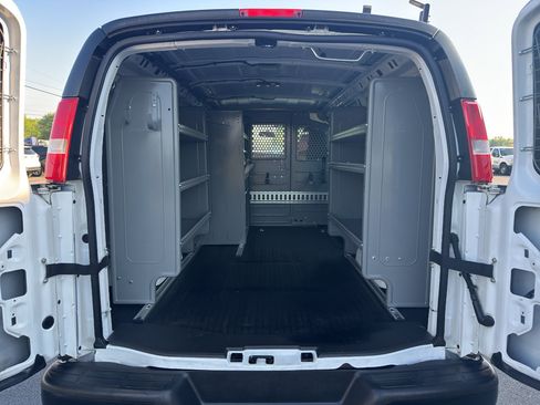 Used 2015 Chevrolet Express 2500 RWD image 8