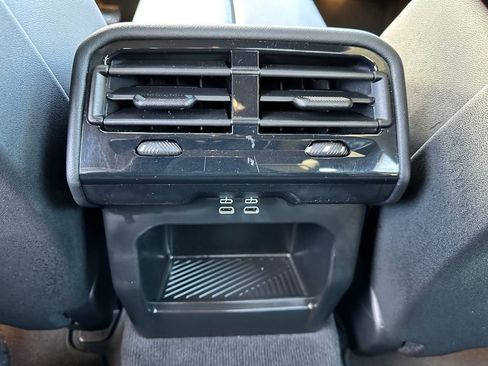 Used 2025 BMW 530i xDrive w/ Premium Package image 13