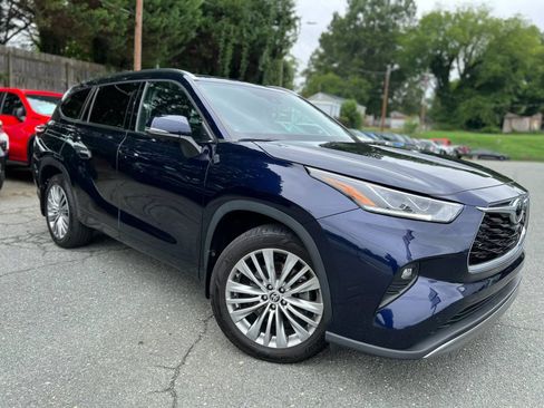 Used 2023 Toyota Highlander Platinum FWD image 23
