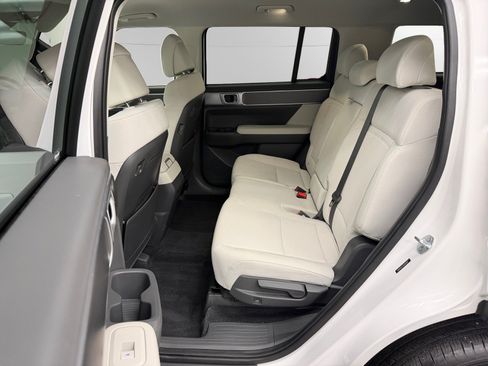 Certified 2025 Hyundai Santa Fe SE AWD/4WD image 13