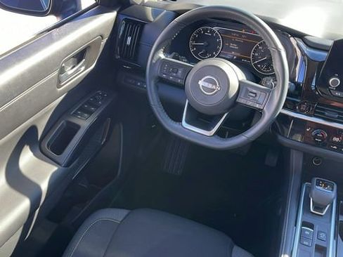 Used 2025 Nissan Pathfinder SV image 26