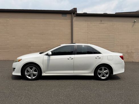 Used 2012 Toyota Camry SE FWD image 4