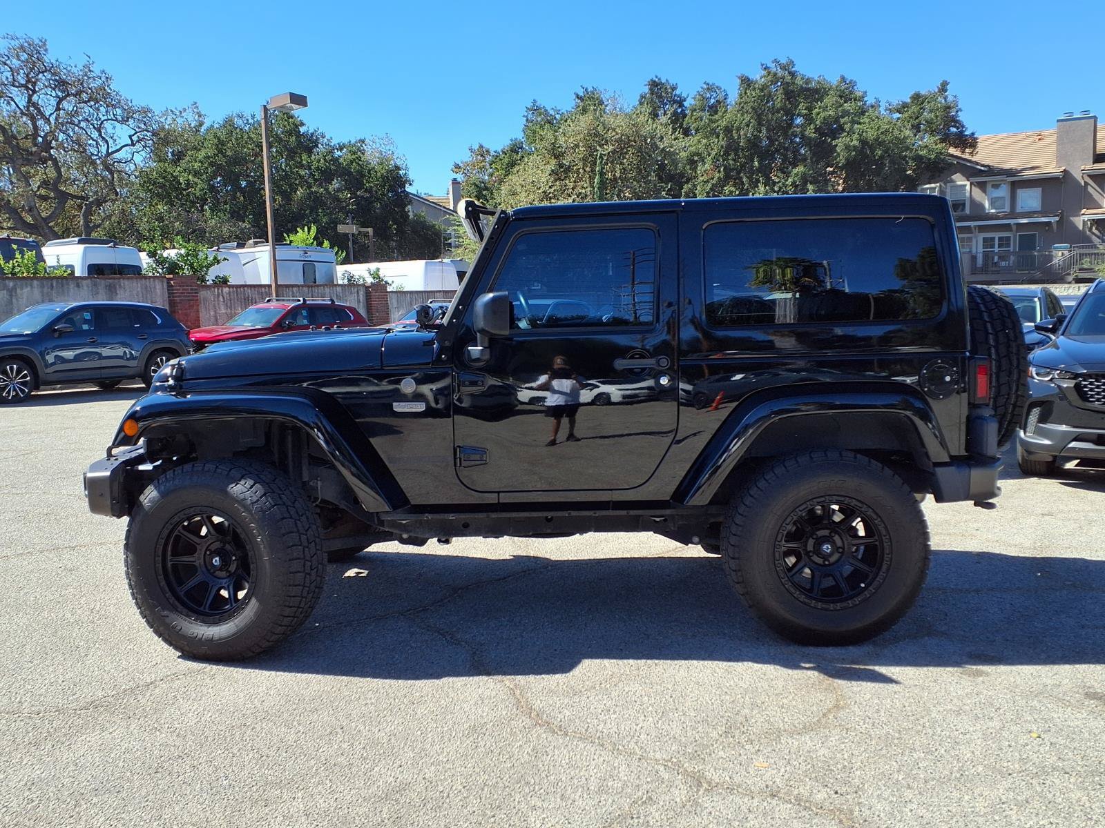 Used 2016 Jeep Wrangler Sahara AWD/4WD image 3